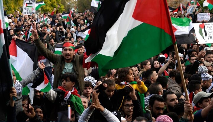 A large demonstration of supporters of Gaza and Lebanon in Brussels