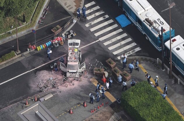 Attack on the headquarters of the ruling party and the office of the Prime Minister of Japan