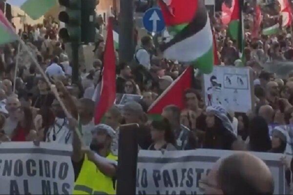 Demonstrations of the people of Italy condemning the crimes committed by the Zionists in Gaza and Lebanon