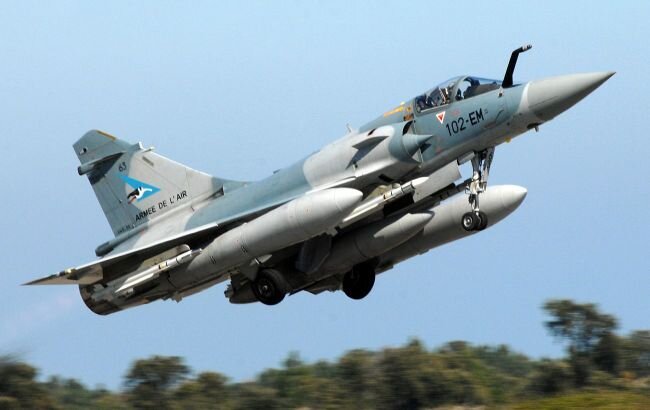 France gives 20 Mirage fighters to Ukraine