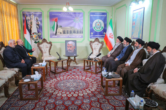 In meeting with Leader’s sons, Hamas’ representative in Tehran