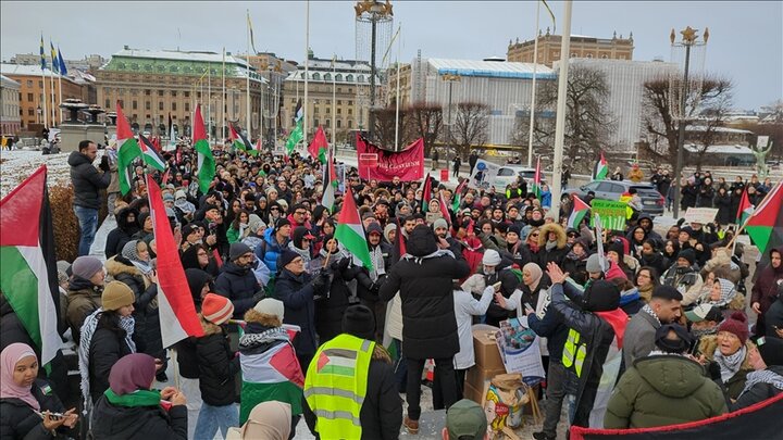 The Dutch people demanded to stop the sale of military weapons to the Zionist regime