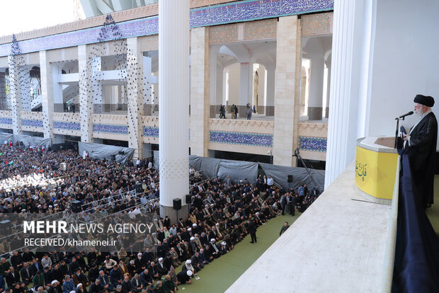 The flood of Iranians in a unique Friday prayer