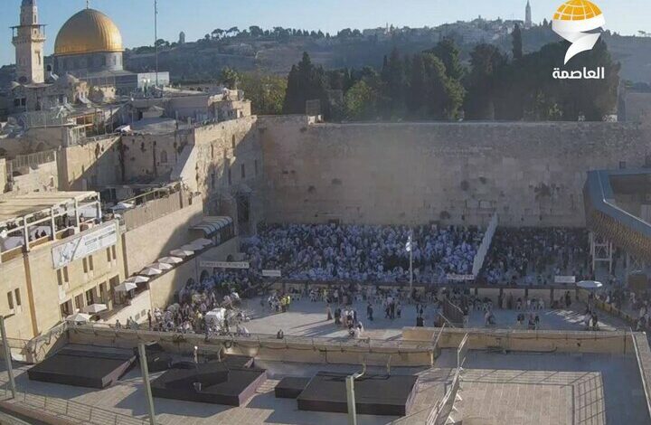 The massive attack of the settlers on the Al-Aqsa Mosque and the gathering in front of the Baraq wall