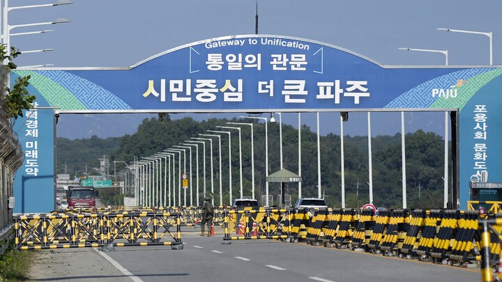 The North Korean army blew up the roads leading to South Korea