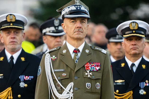 The Polish general threatened Russia to bomb St. Petersburg!