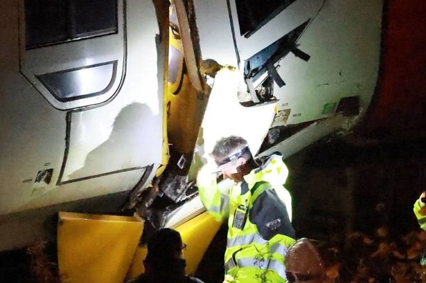 Two passenger trains collided in Wales/ 16 people were killed and injured