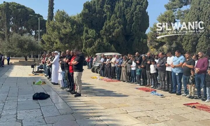 40,000 people held Friday prayers in Al-Aqsa Mosque