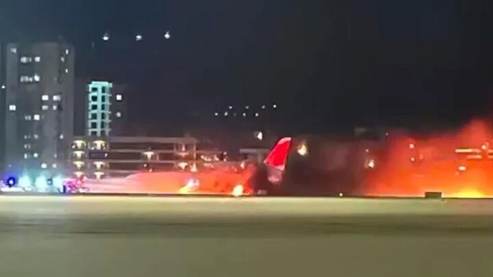 A passenger plane made in Russia caught fire at Antalya airport + video