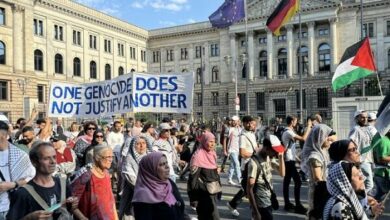 Brutal attack of the German police on the demonstrators supporting the Palestinian people + film