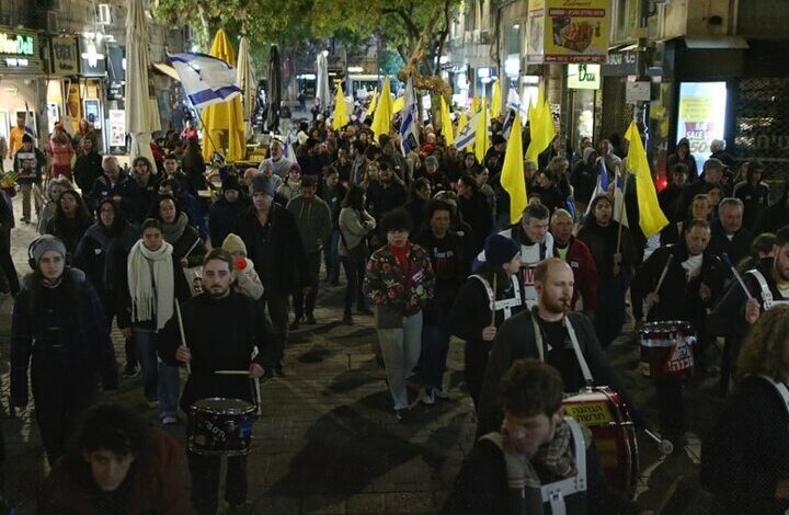 Demonstrations of the settlers again against Netanyahu and an urgent request for a prisoner exchange with Hamas