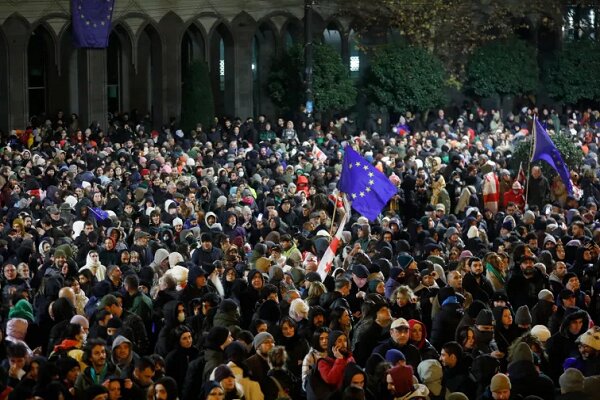 Mass protests in Georgia and the use of tear gas by the police