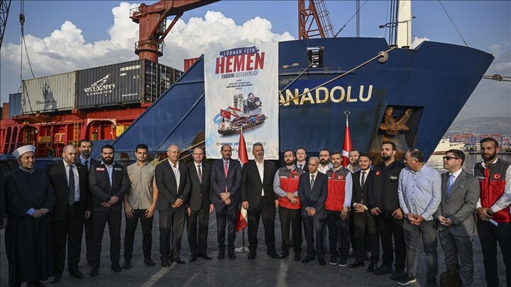 Sending 1000 tons of humanitarian aid from Türkiye to Lebanon