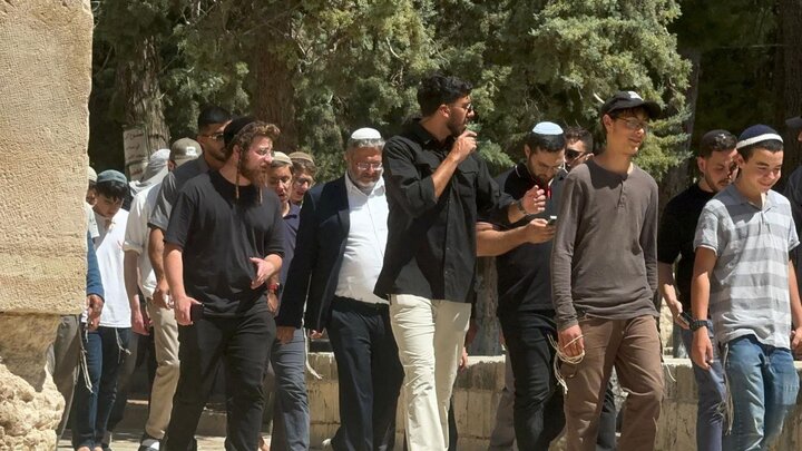 The attack of “Ben Guer” and thousands of settlers on the Ibrahimi Shrine in Hebron