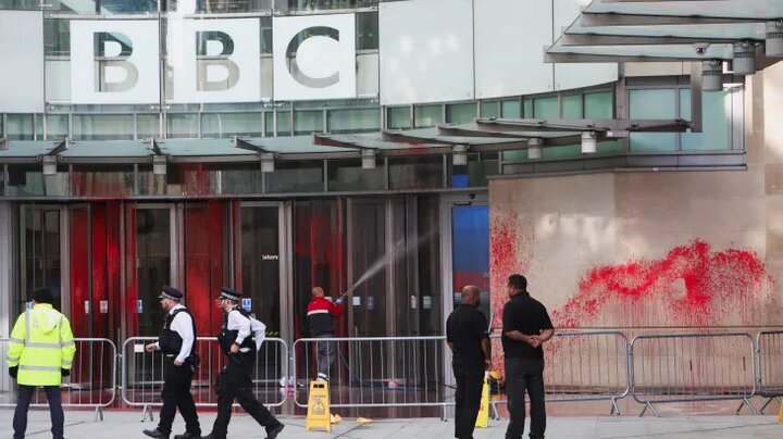 The BBC’s bias towards the Zionist regime raised the cry of the network’s staff