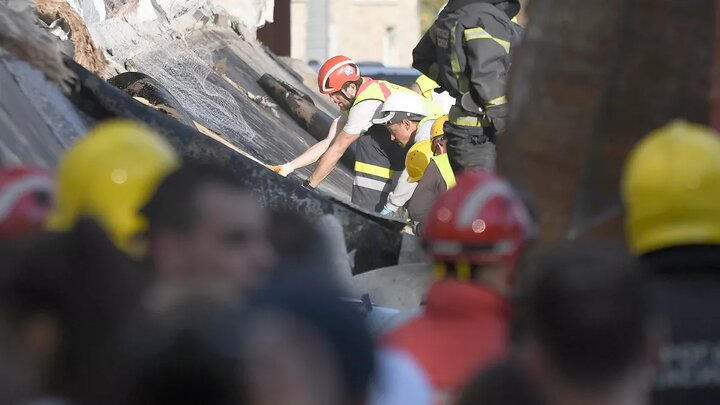 The collapse of the roof of the railway station in Serbia with 12 dead and injured