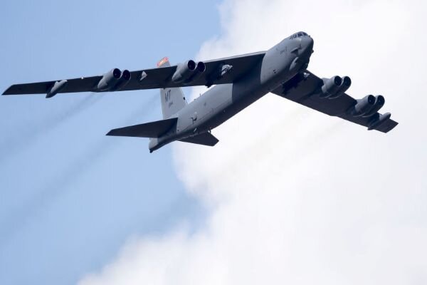 The deployment of American “B-52” bombers in England