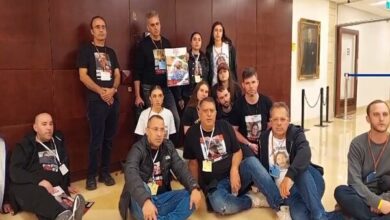 The sit-in of families of Zionist prisoners in front of Netanyahu’s office