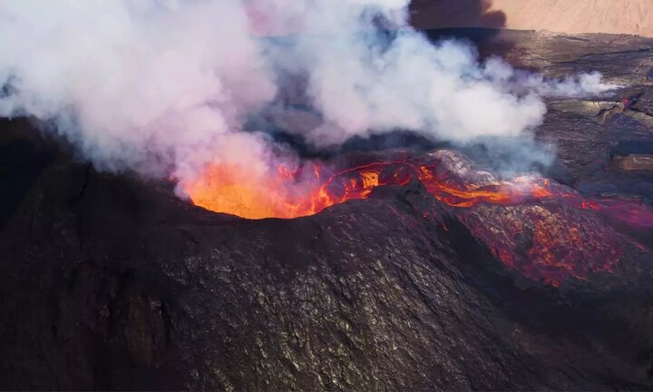 The volcano erupted in Indonesia with 6 victims/villagers’ houses caught fire