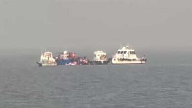 13 killed in the collision of an Indian Navy boat with a passenger ship + video