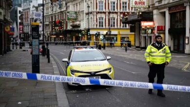 A car hit pedestrians in London/ 4 people were injured