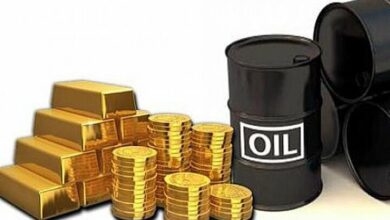 Fall of gold price / relative stability of oil price in the energy market