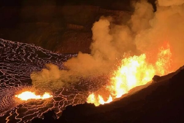 Kilauea eruption in Hawaii + film