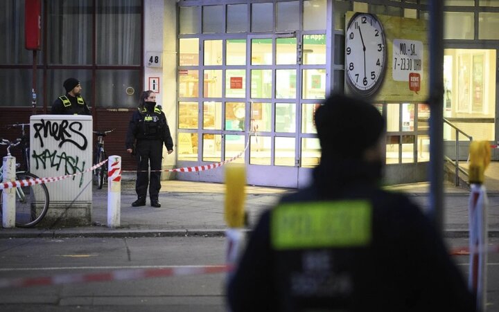 Knife attack in Berlin/ 2 people were injured