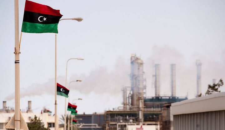 Oil refinery fire in Libya as a result of the conflict between armed groups