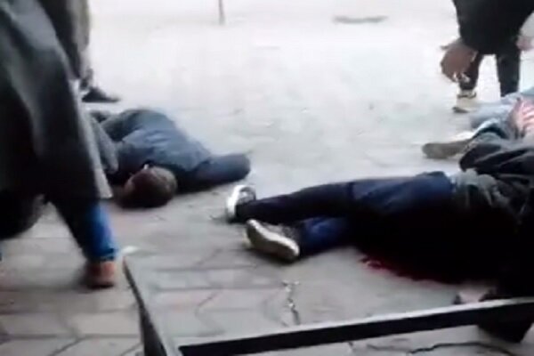 One person was killed and 4 were injured in the shooting by terrorists at protesters in Homs + video