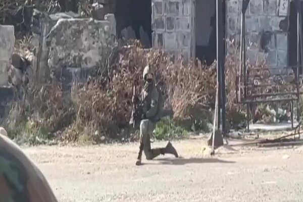 Pushing Zionist soldiers in southern Syria+film