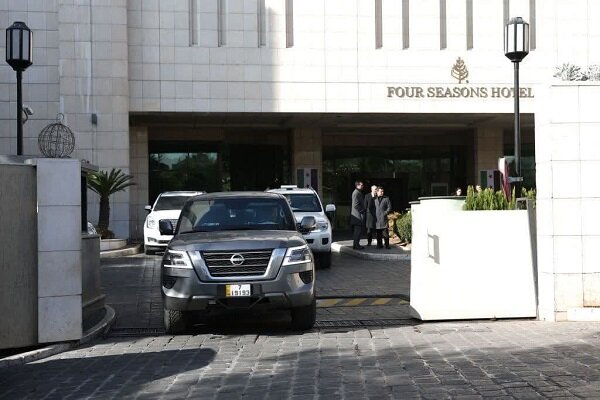 The meeting of the American delegation with “Al-Jolani” in a hotel in Damascus + photo