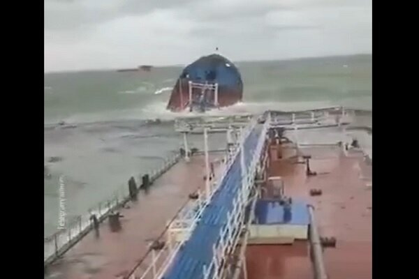 The Russian oil tanker had an accident in the Kerch Strait/ 13 crew members were evacuated + video