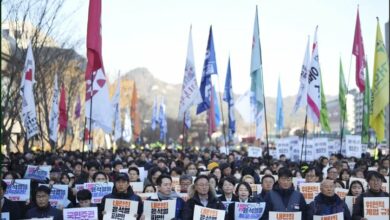 Unlimited general strike of South Korean workers until the resignation of the president; A number of senior advisers resigned