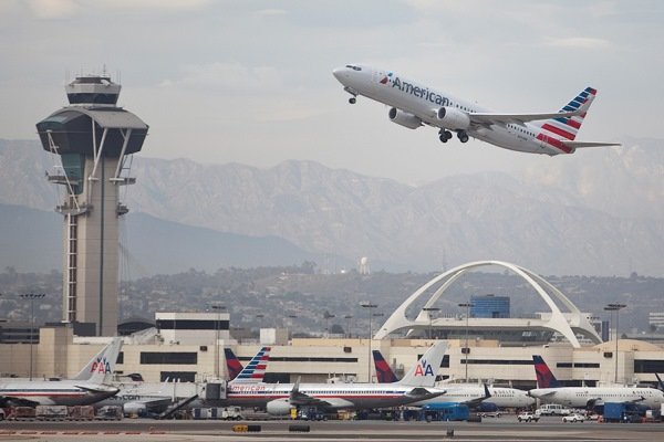 Cancellation of more than 1,300 flights in the United States due to storms and ice