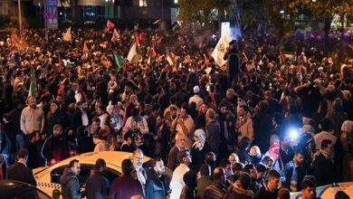 Demonstration of Turkish people in front of the Zionist consulate+film