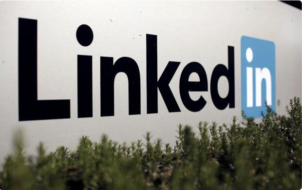 “LinkedIn” made public the private information of its users