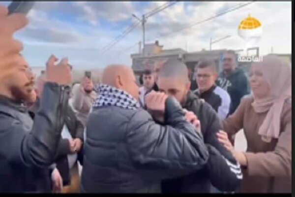 “Mohammed al -Abbasi” Palestinian captive in the family’s arms after 5 years of captivity+ film