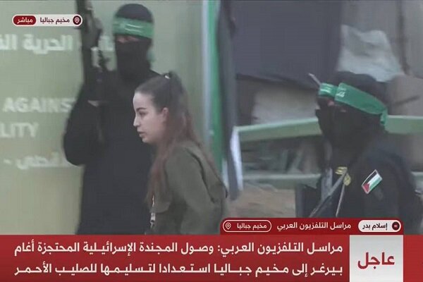 The beginning of the third round of prisoners’ exchange with the delivery of Zionist female captives; ۱۱۰ Palestinian captives are freedom+ images