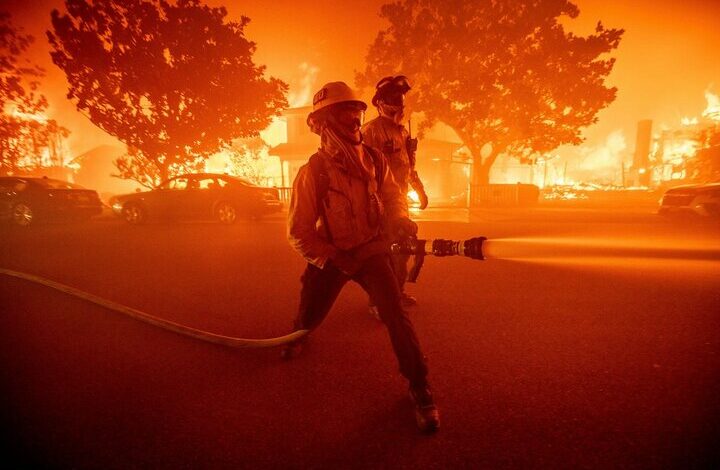 The fire in Los Angeles, America is still raging/ 10 people have been killed so far + video