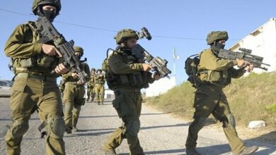 The free patrolling of the Zionist military in southern Syria in front of the elements of the Golan regime