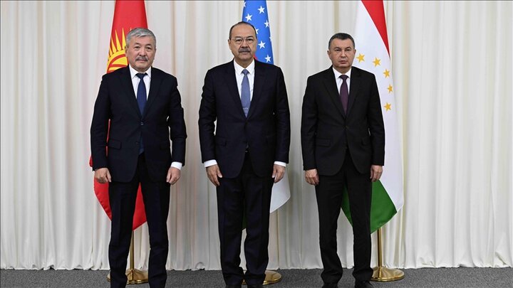 The meeting of the heads of Kyrgyzstan, Uzbekistan and Tajikistan on the common border line