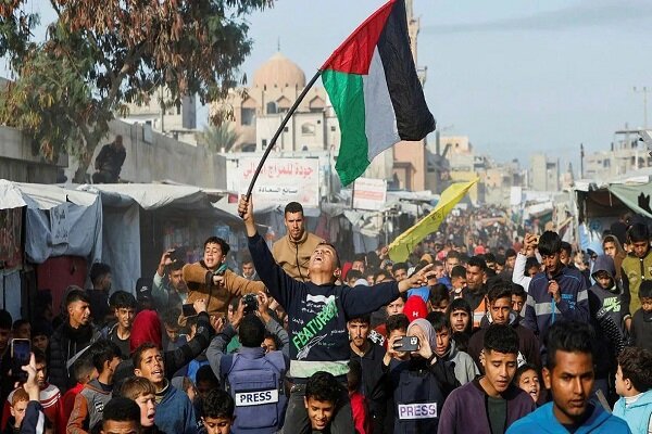 The stunning crowd of northern Gaza waiting for their homes