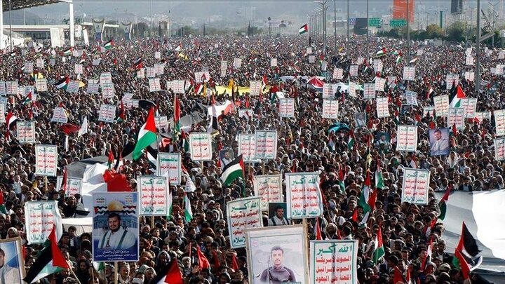 Yemeni students came to the streets in defense of Gaza