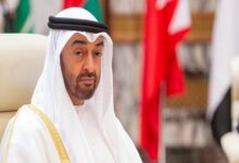 Hands of the UAE chief on Trump’s chest