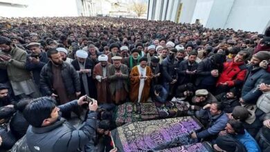 The presence of the Pakistanis in the funeral of the survivors in the Karachi driving accident+ Movie and Image