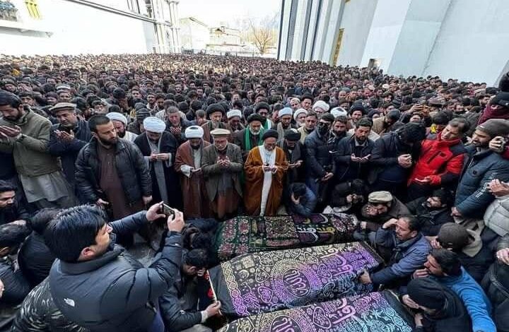 The presence of the Pakistanis in the funeral of the survivors in the Karachi driving accident+ Movie and Image