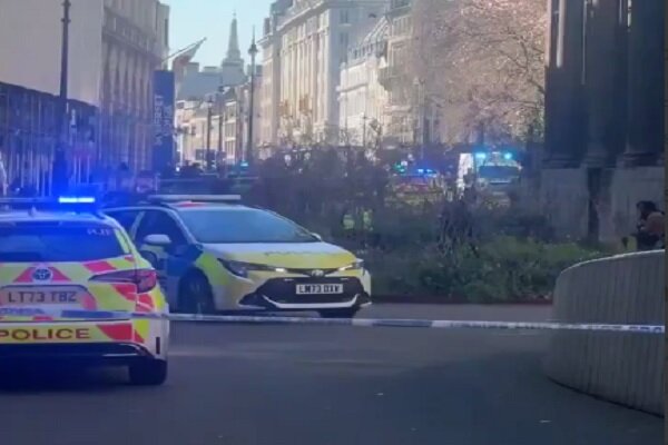 Car collision with pedestrians in London with several wounds+ movies