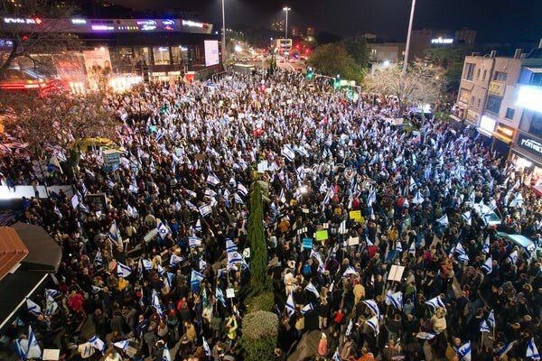 Israeli police have suppressed protesters against Netanyahu in Tel Aviv