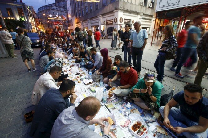 رمضان در آذربایجان؛ از تعطیلی رستوران‌ها تا ارج‌گزاری روز جهانی قدس